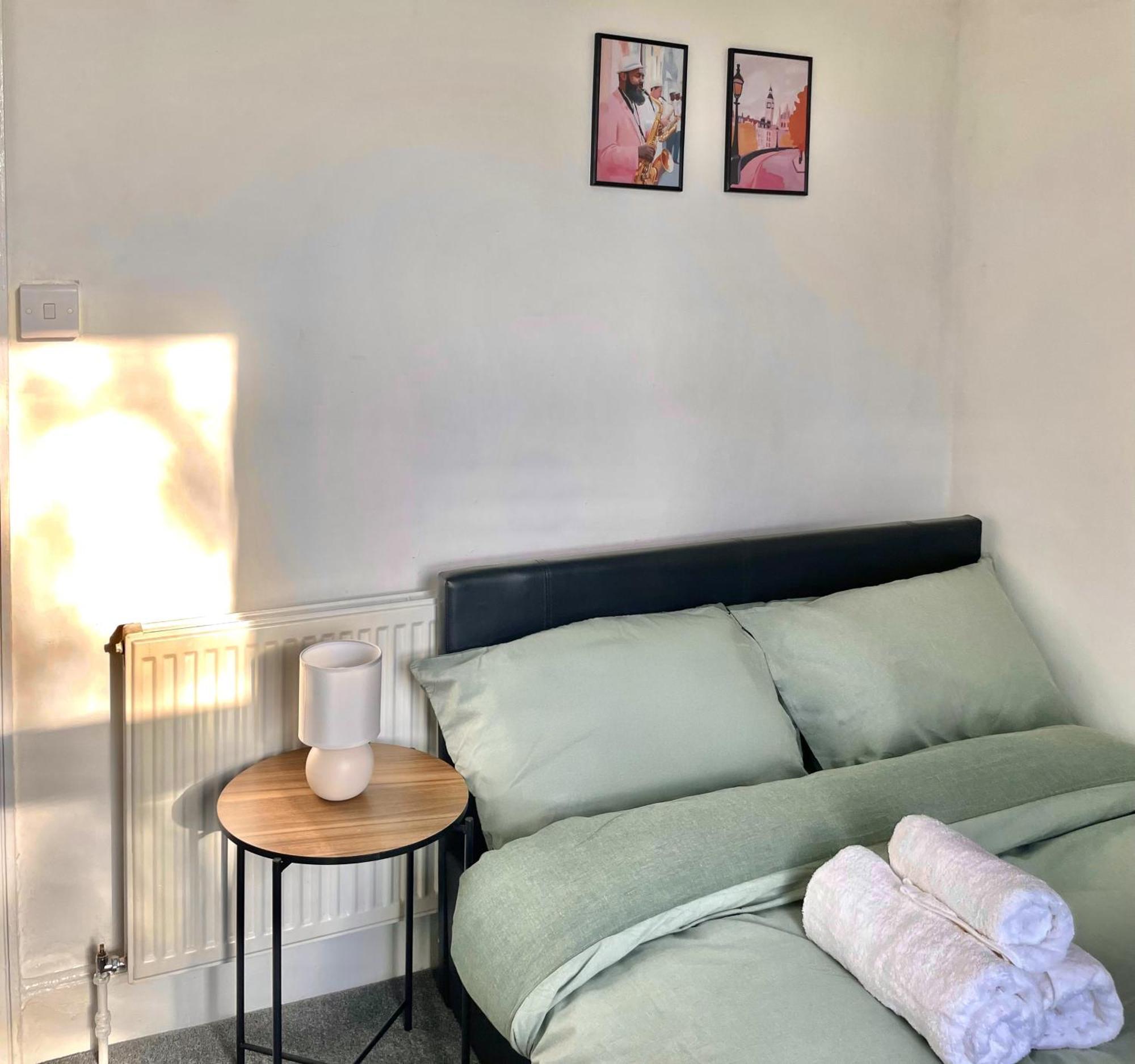 Cosy Double Rooms A Stones Throw From Wembley Stadium Лондон Номер фото